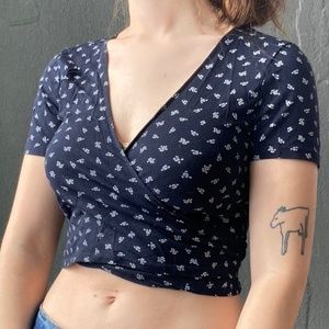 Brandy Melville Wrap Cropped shirt